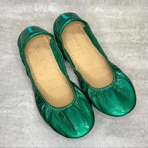 Size 9 Emerald Green Patent Leather Tieks in box
